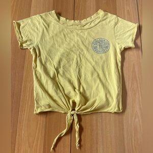 Y2K Billabong tee-shirt With Front Bottom Tie Size XS Women’s, Very Soft vintage